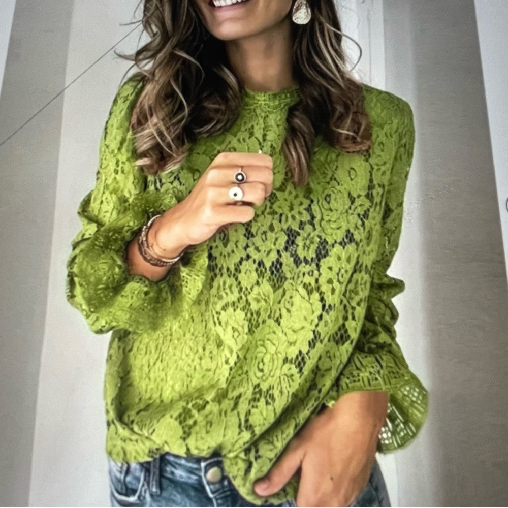 Women’s lace long sleeve blouse with hollow round neck